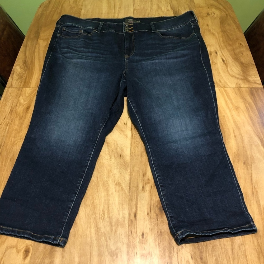 3/$40 Torrid Denim Stretch Super Soft Crop Jegging Blue Jeans 44x23.5 Size 26